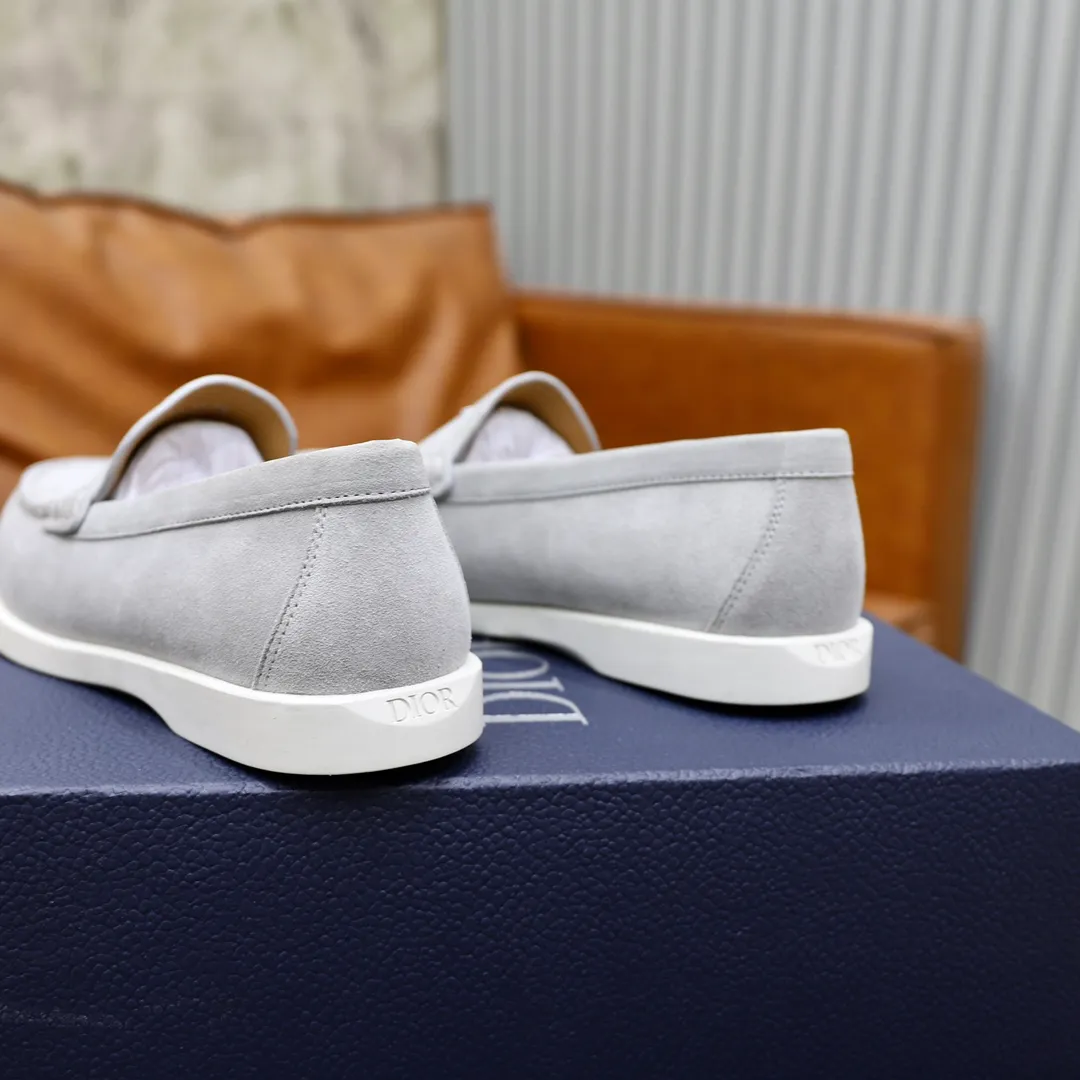 Ex-factory price: 540🙅‍♂️🙅‍♂️🙅‍♂️ Brand: Dior DIOR Standard code: Men's code 38/44 (45 can be customized) Grade: Same as the official website Material: Original cowhide stitching, cowhide lining, original TPU wear-resistant soft outsole Style categories: Leisure and sports version, footwear for driving, young fashion, European and American trends, British style Color: actual picture color